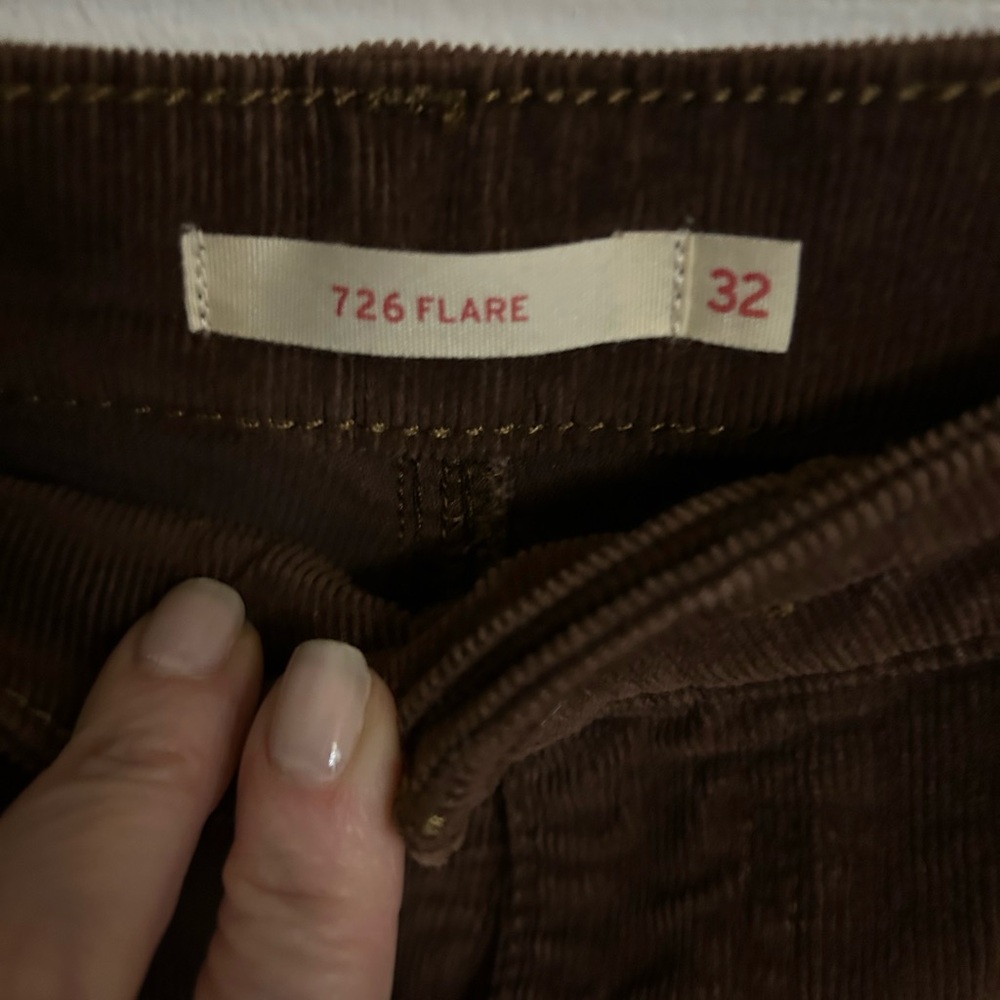 Women’s Levi's deep Brown Corduroy jeans. High waist. Size 32 w/stretch. - Picture 2 of 8